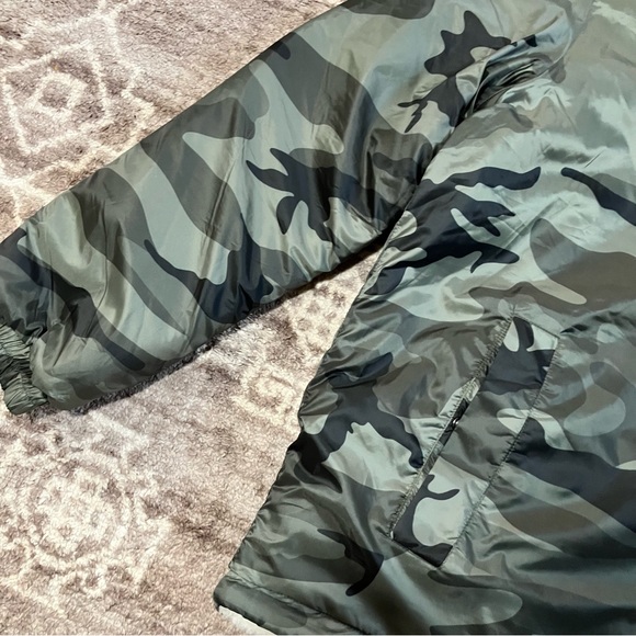 UGG Men's Mace Reversible Sherpa zip up Jacket Green Camo White size Large - Picture 8 of 16